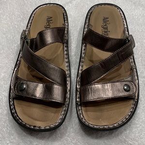 Used Algeria Karmen Sandal slide VEN-204, pewter.